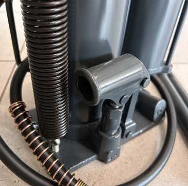 Домкрат пневмо-гидравлический СОРОКИН 3.81 (12 т - 260/490 мм)