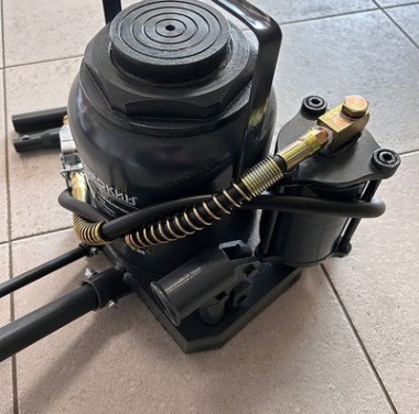 Домкрат пневмо-гидравлический СОРОКИН 3.85 (50 т - 260/430 мм)