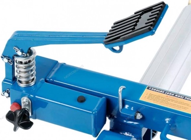 Домкрат подкатной NORDBERG N3S2 гидравлический для перемещения автомобиля