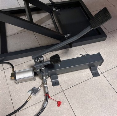 Мотоподъемник СОРОКИН 16.7 платформенный, пневмогидравлический 0,7 т