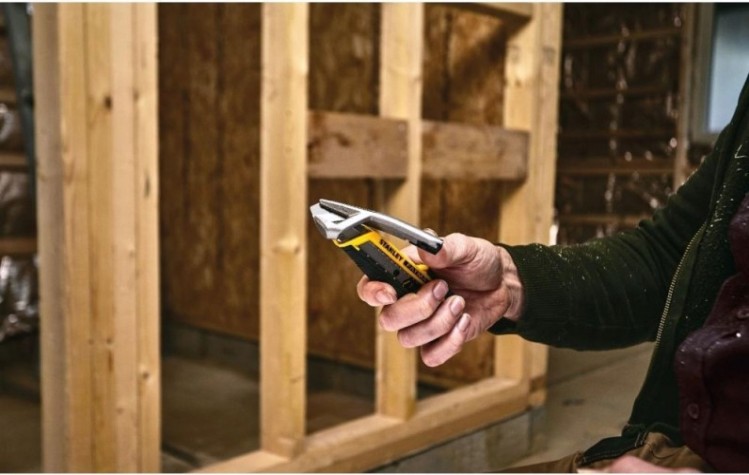 Нож для строительных работ STANLEY FMHT10594-0 fm integrated с сегм.лезвием 18мм