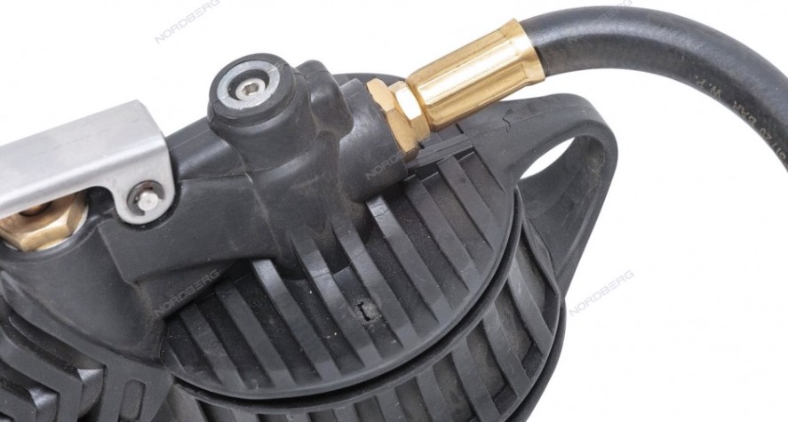 Пистолет NORDBERG Ti8D для подкачки колес, манометр цифровой